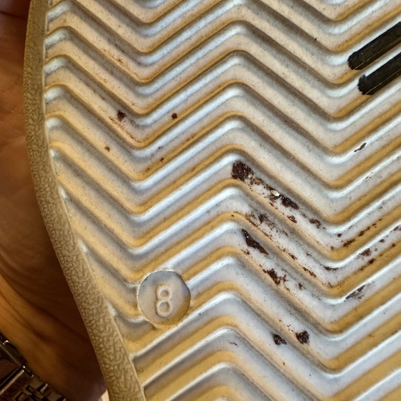 Hush Puppies White Leather Shoes - Picture 7 of 7